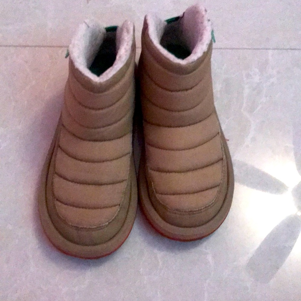I am selling boots